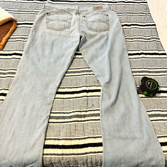 Abercrombie bootcut size 2 short - Picture 2 of 3